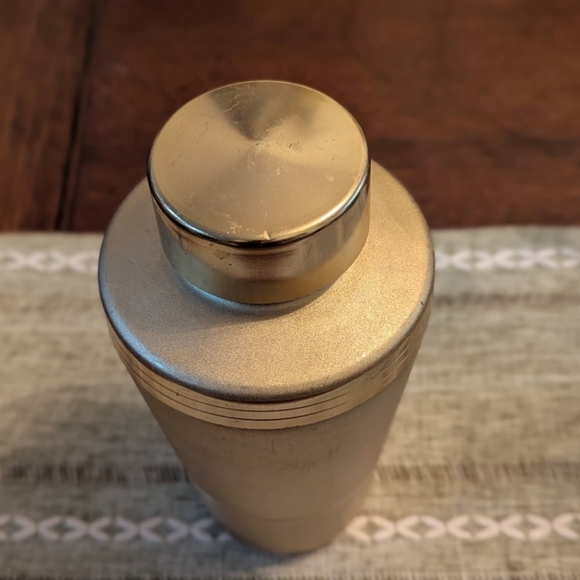 Vintage MIRRO 1960's Gold Cocktail / Martini Shaker - Picture 14 of 14